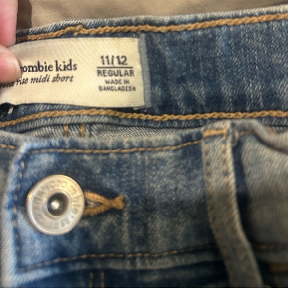 Abercrombie Kids Distressed Jean Shorts - Picture 4 of 10